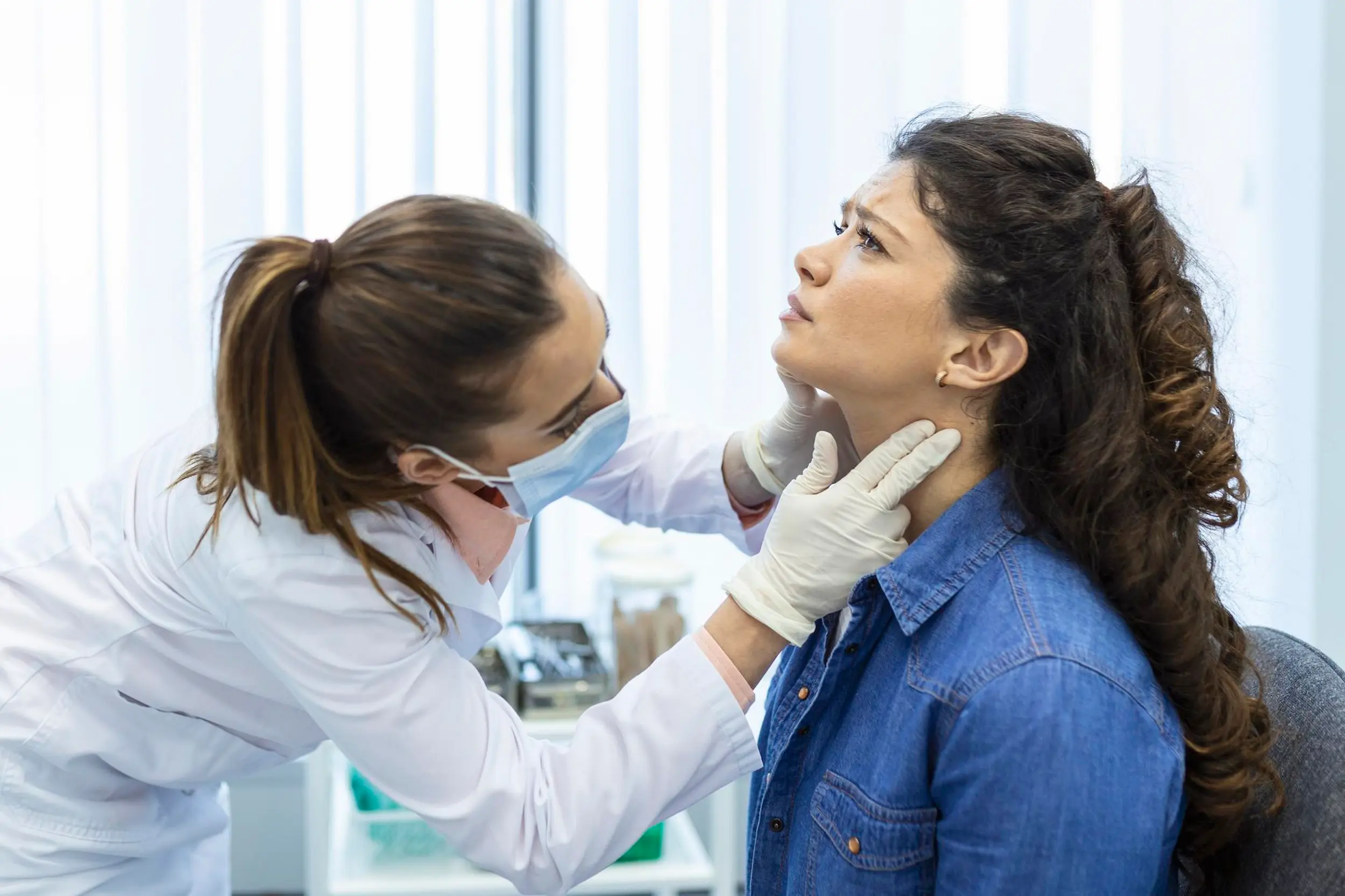 endocrinologist-examining-throat-young-woman-clinic-women-with-thyroid-gland-test-endocrinology-hormones-treatment-inflammation-sore-throat_657921-270.webp