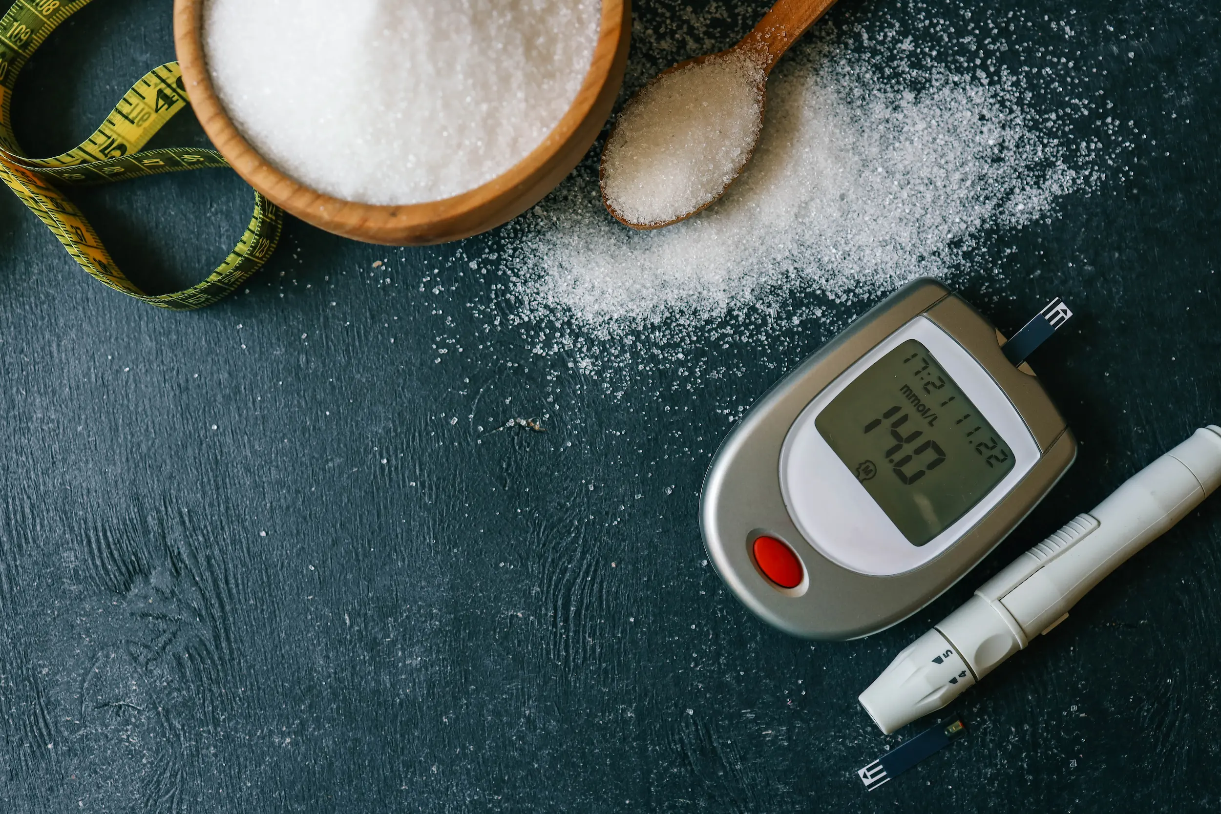 instruments-measuring-blood-sugar-top-view-black-background_262703965.webp
