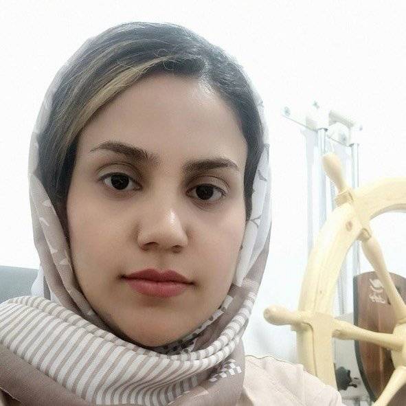 نیلوفر داوری