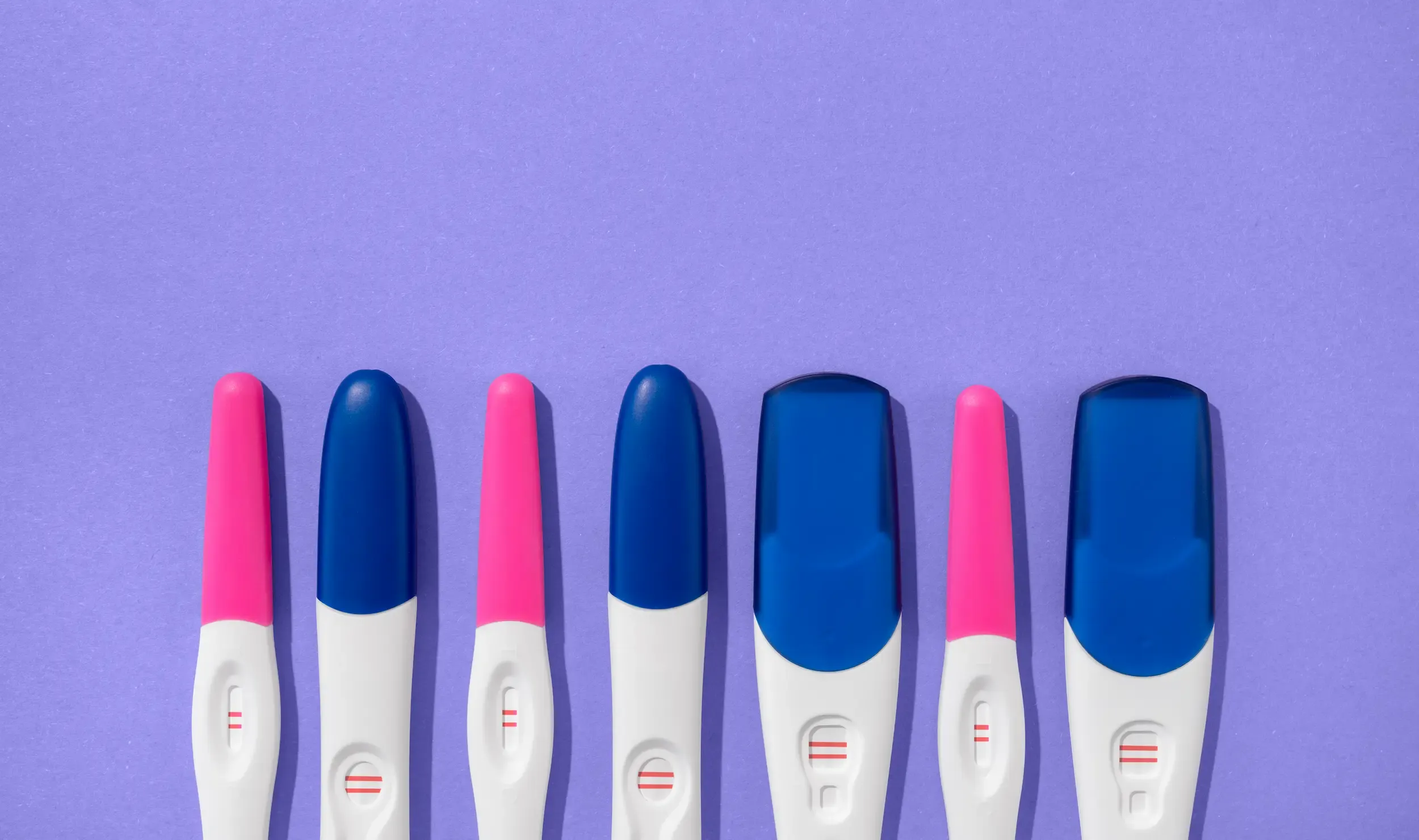 top-view-positive-pregnancy-tests-arrangement_49472489.webp